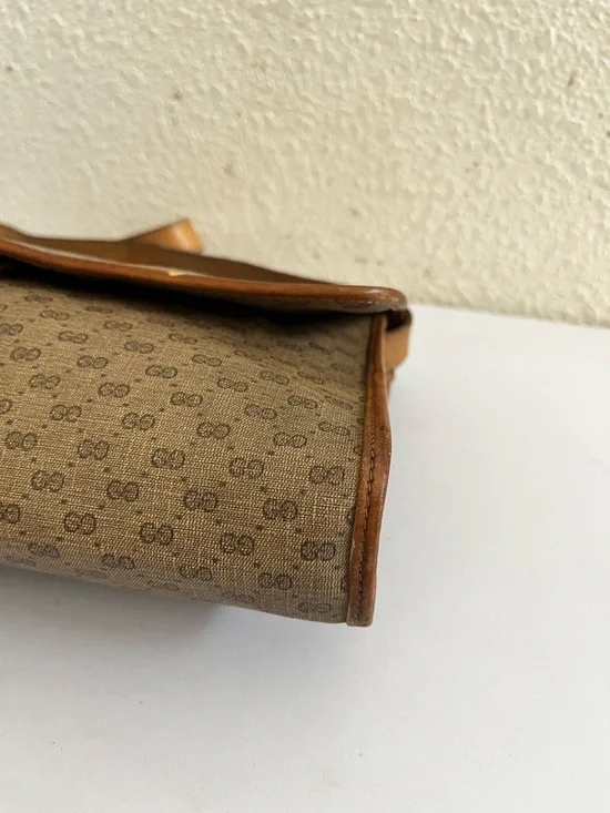 Gucci Brown Monogram vintage Crossbody Bag in Tan Leather Trim - Picture 10 of 14